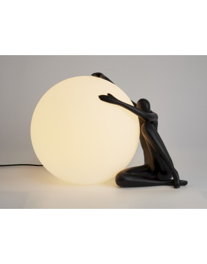 Drimmer : Inspiration, lampe avec femme assise, 35 cm