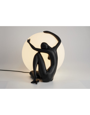 Drimmer : Inspiration, lampe avec femme assise, 35 cm