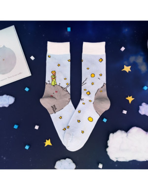 Chaussettes Petit prince sur son astéroïde. Modèle par Sock Affairs