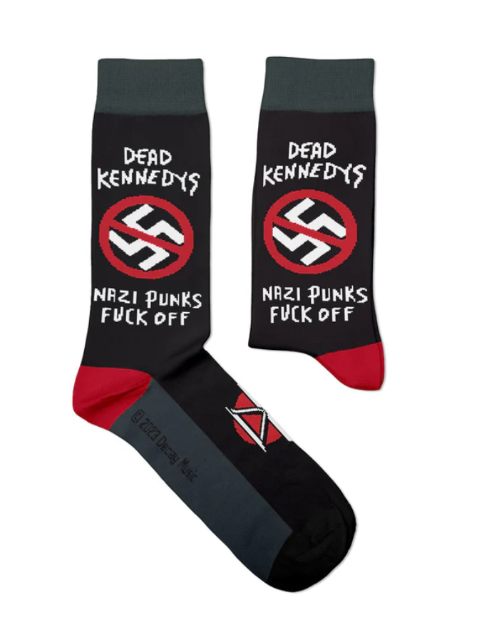 Chaussettes Rock & Roll d'après le titre Nazi Punks des Dead Kennedys. Modèle par Sock Affairs