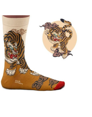 Chaussettes tatouage Tigre par Sock Affairs. Modèle porté