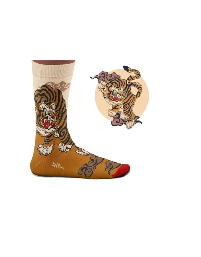 Chaussettes tatouage Tigre par Sock Affairs. Modèle porté