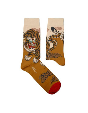 Chaussettes tatouage Tigre par Sock Affairs. Modèle porté